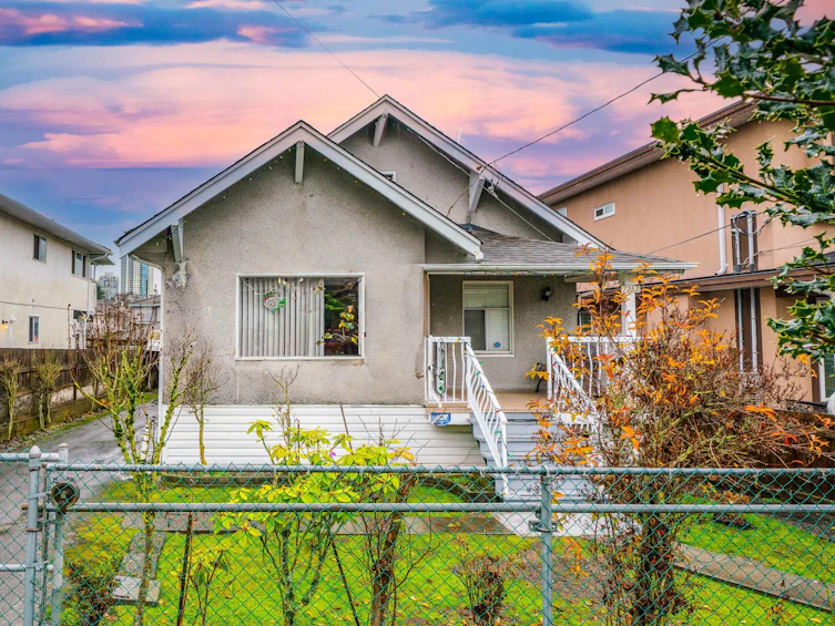 7353 12th Avenue, Burnaby, BC, V3N 2J8