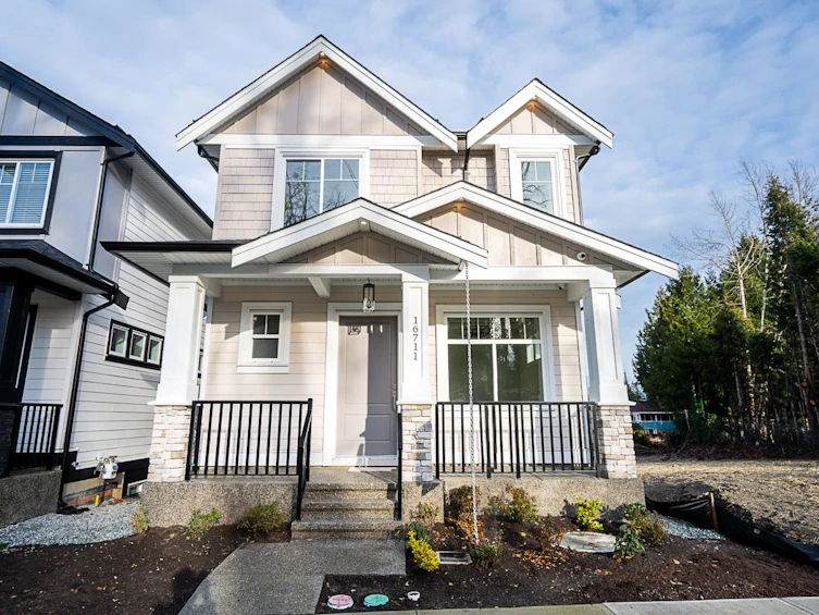 16711 25a Avenue, Surrey, BC, V3R 0N9
