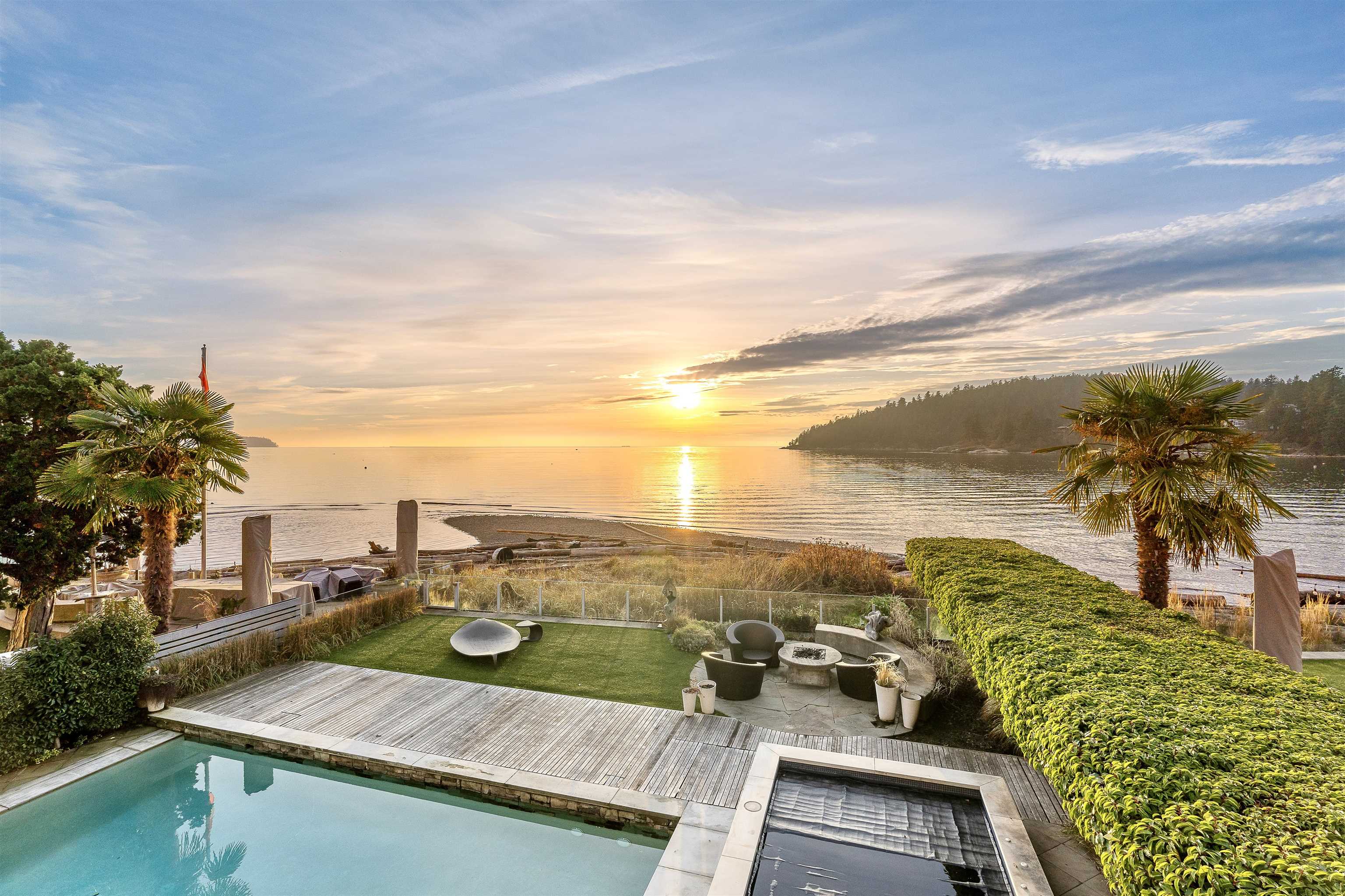 4382 Ross Crescent, West Vancouver, BC, V7W 1B2