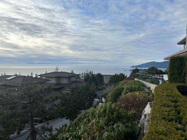 4999 Meadfeild Wynd, West Vancouver, BC, V7W 3J8