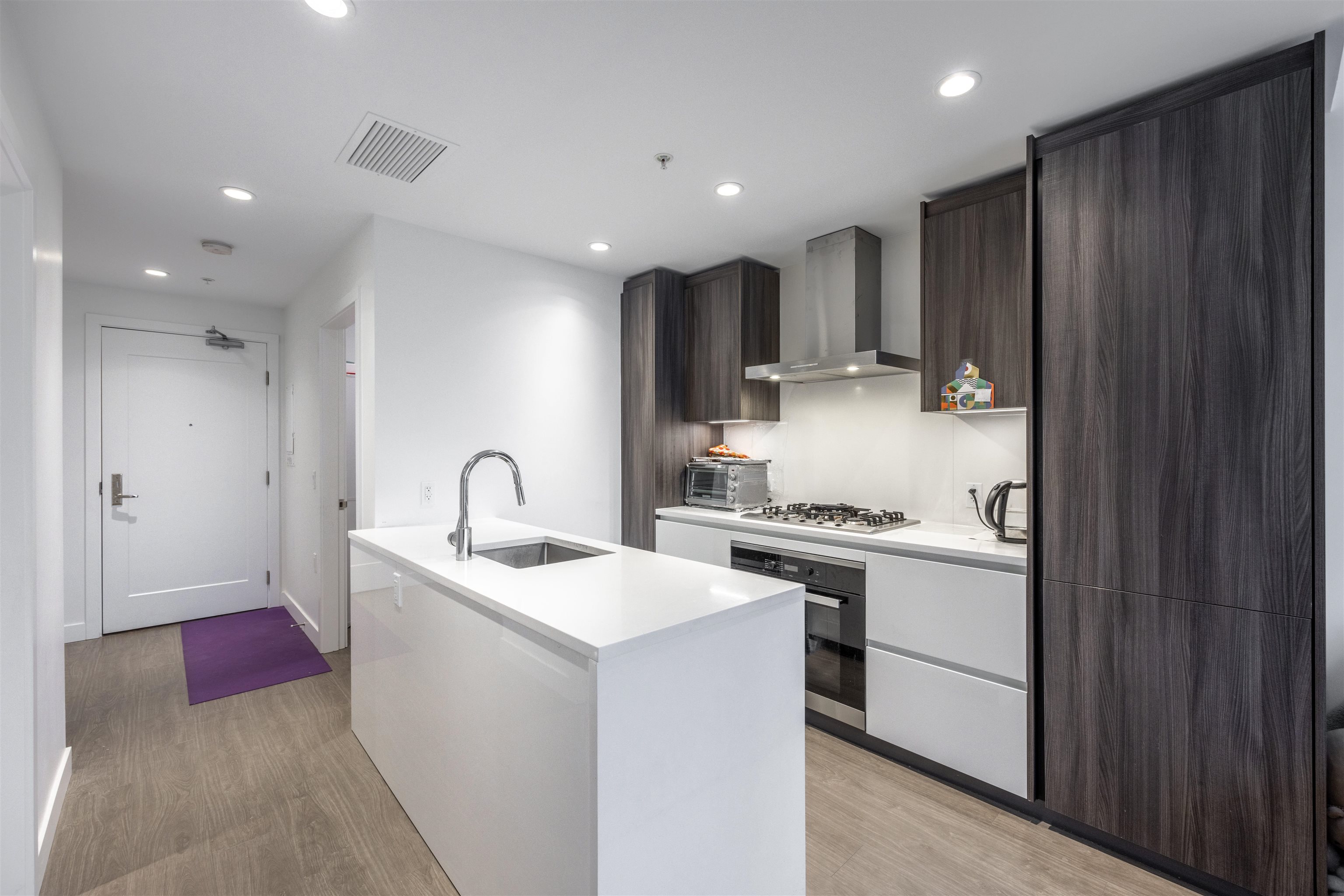 1105-6320 No. 3 Road, Richmond, BC, V6Y 0L5 - 3