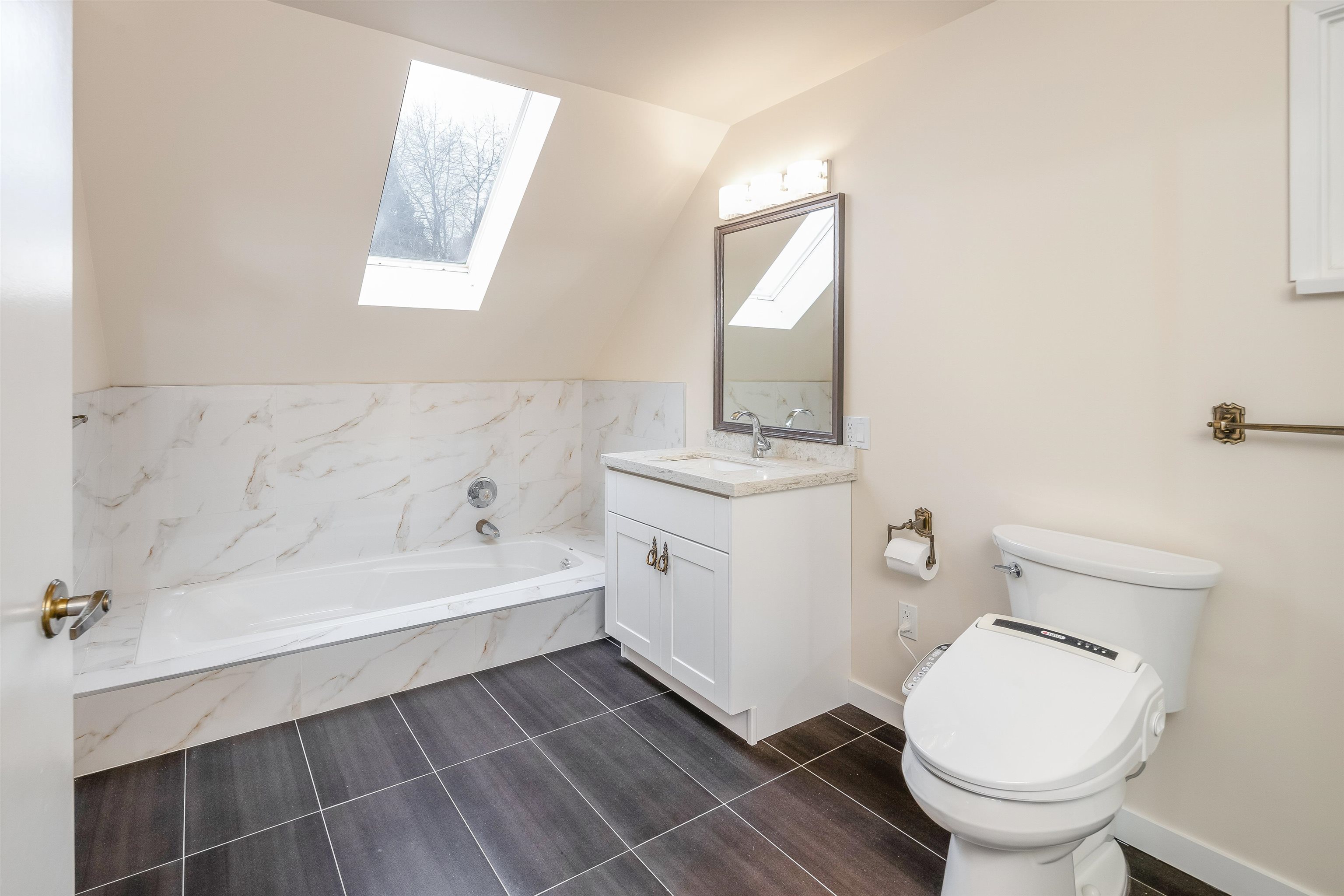 7720 No 1 Road, Richmond, BC, V7C 1T6 - 9