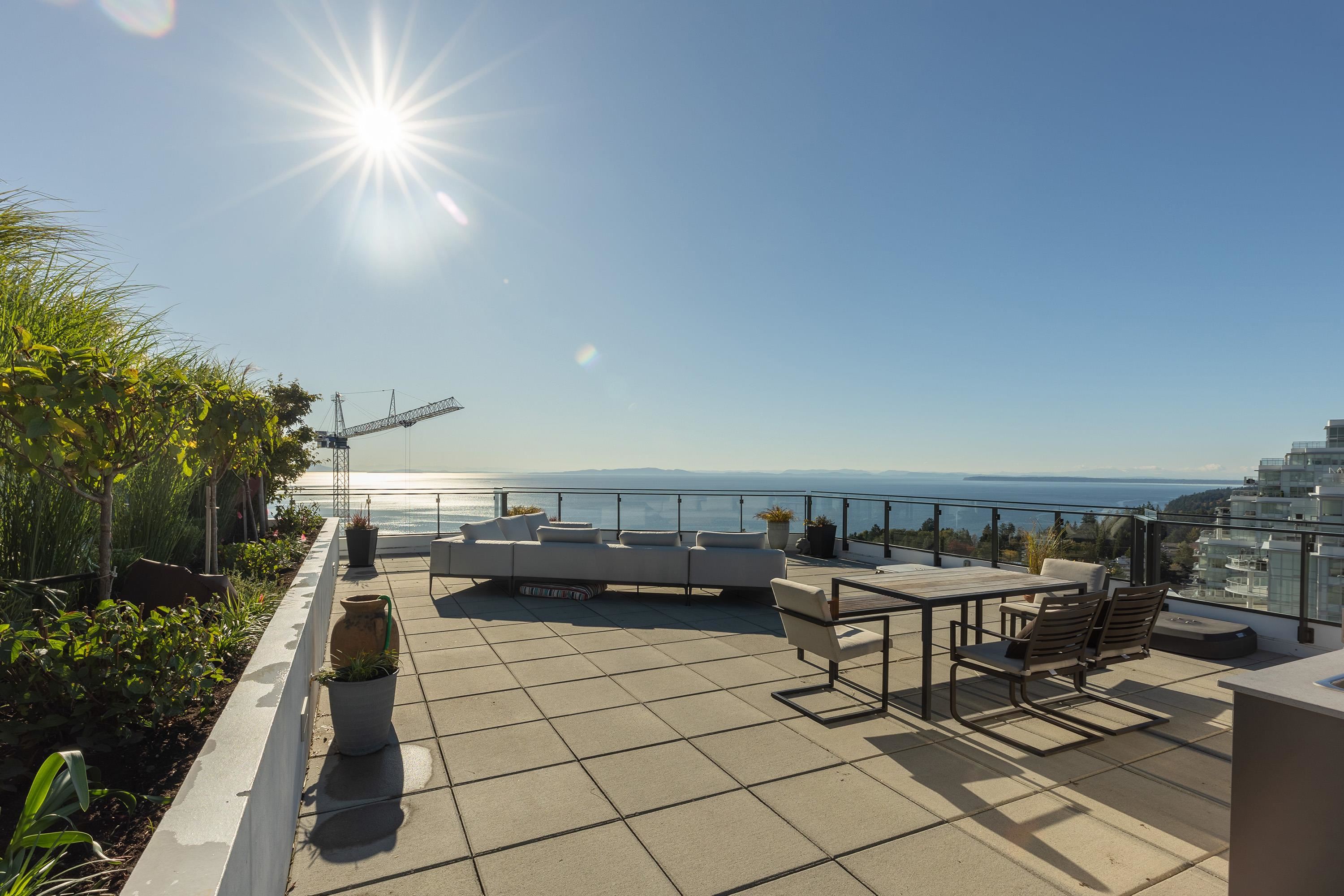 PH5-1439 George Street, Surrey, BC, V4B 0B9