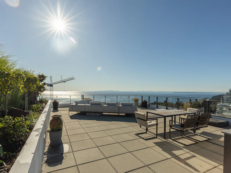 PH5-1439 George Street, Surrey, BC, V4B 0B9