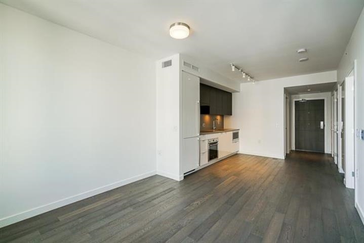 802-1688 Pullman Porter Street, Vancouver, BC, V6A 0H3 - 4