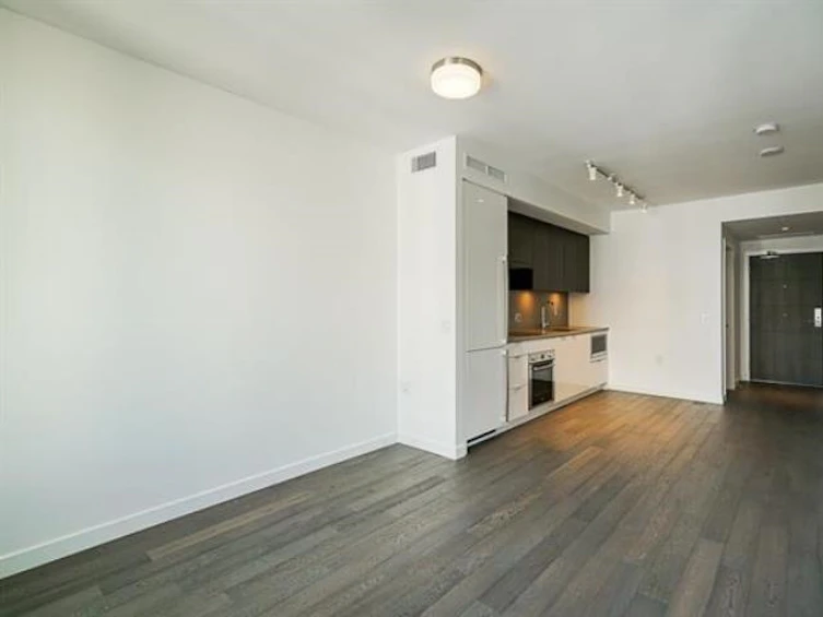 802-1688 Pullman Porter Street, Vancouver, BC, V6A 0H3 - 4