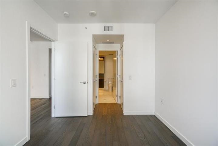 802-1688 Pullman Porter Street, Vancouver, BC, V6A 0H3 - 8