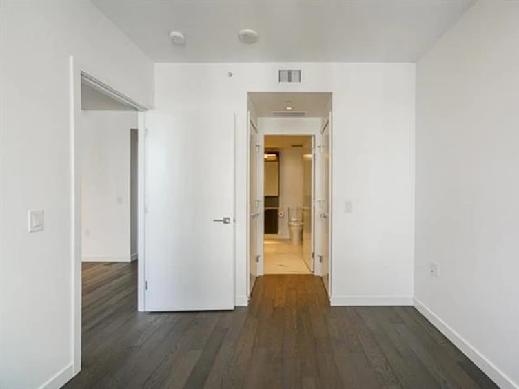 802-1688 Pullman Porter Street, Vancouver, BC, V6A 0H3 - 8