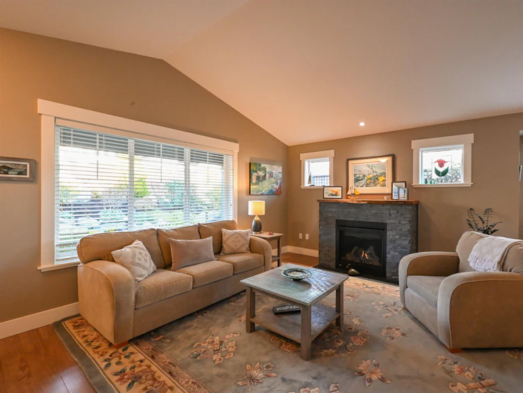 6251 Oracle Road, Sechelt, BC, V7Z 0N7 - 2