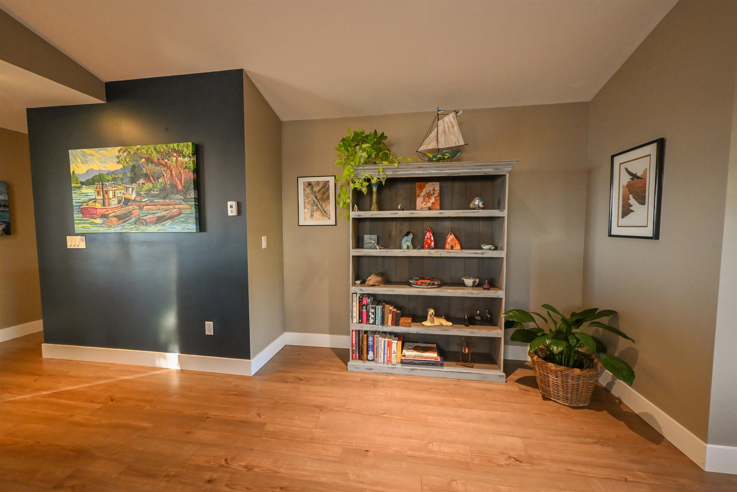 6251 Oracle Road, Sechelt, BC, V7Z 0N7 - 6