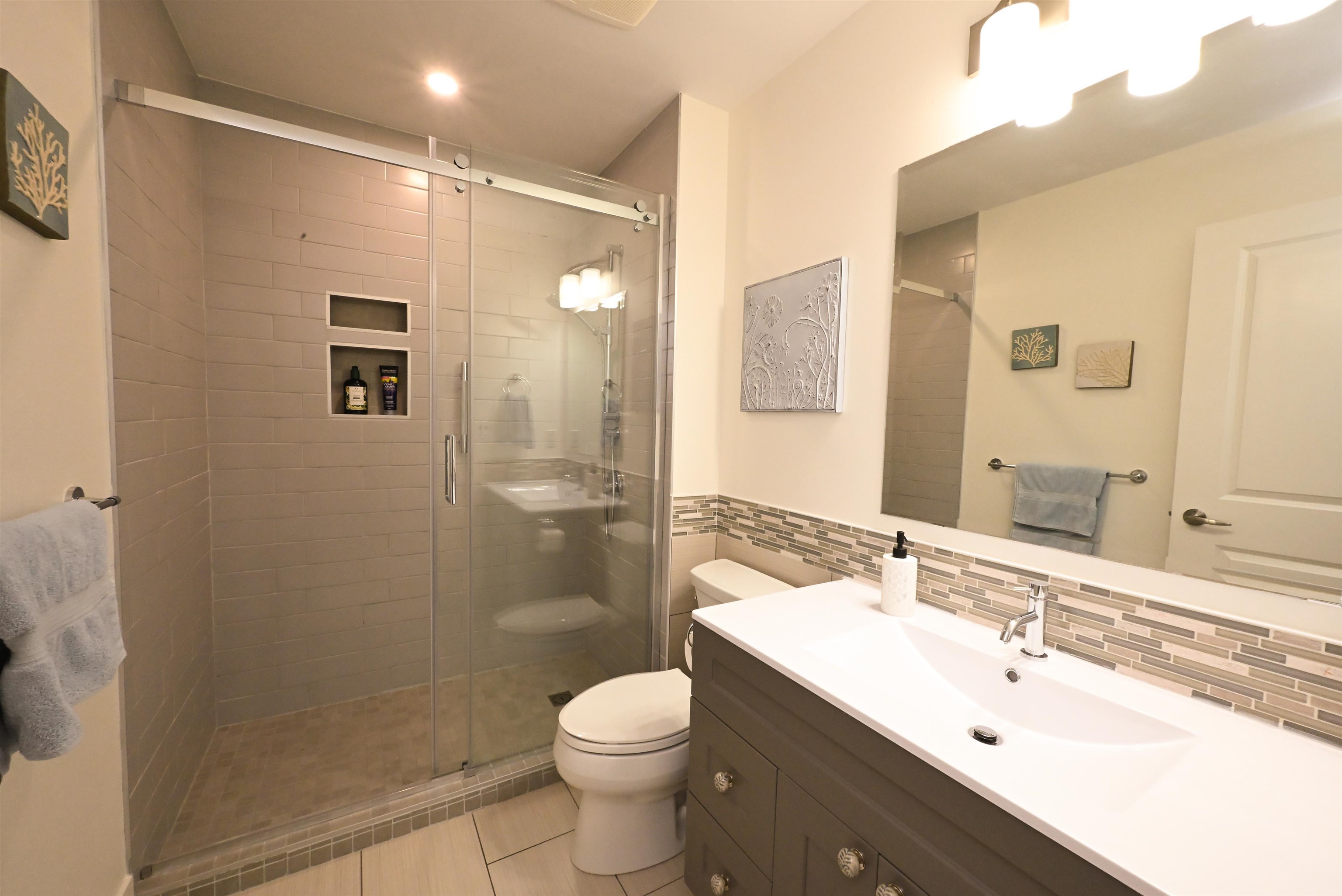 6251 Oracle Road, Sechelt, BC, V7Z 0N7 - 23