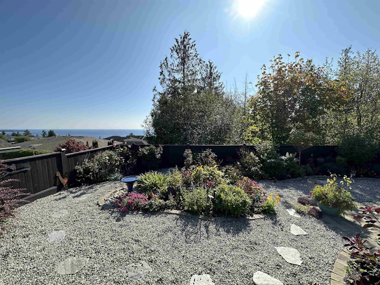 6251 Oracle Road, Sechelt, BC, V7Z 0N7 - 30