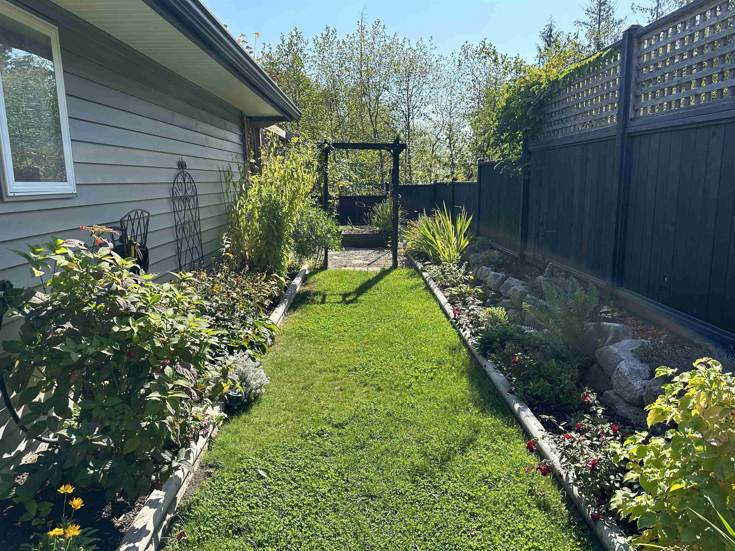 6251 Oracle Road, Sechelt, BC, V7Z 0N7 - 31