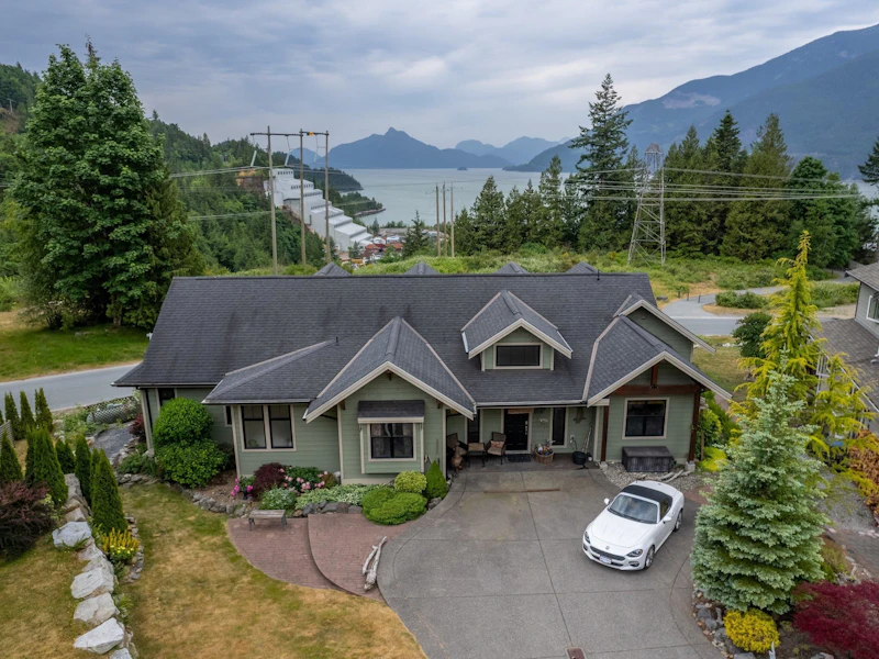 924 Thistle Place, Squamish BC