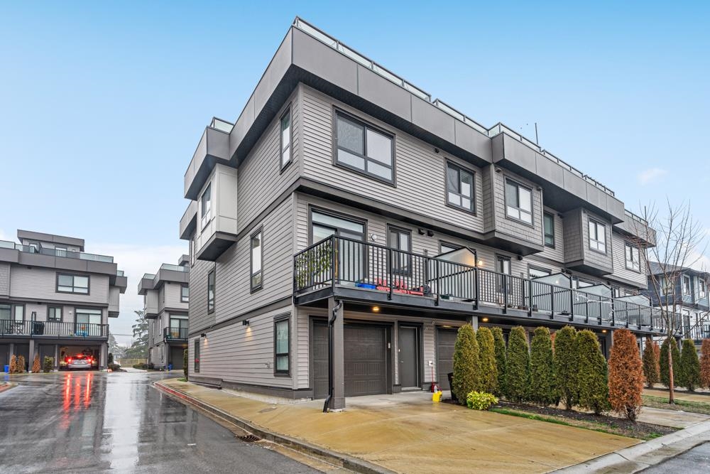 15-19670 55a Avenue, Langley, BC, V3A 0M1