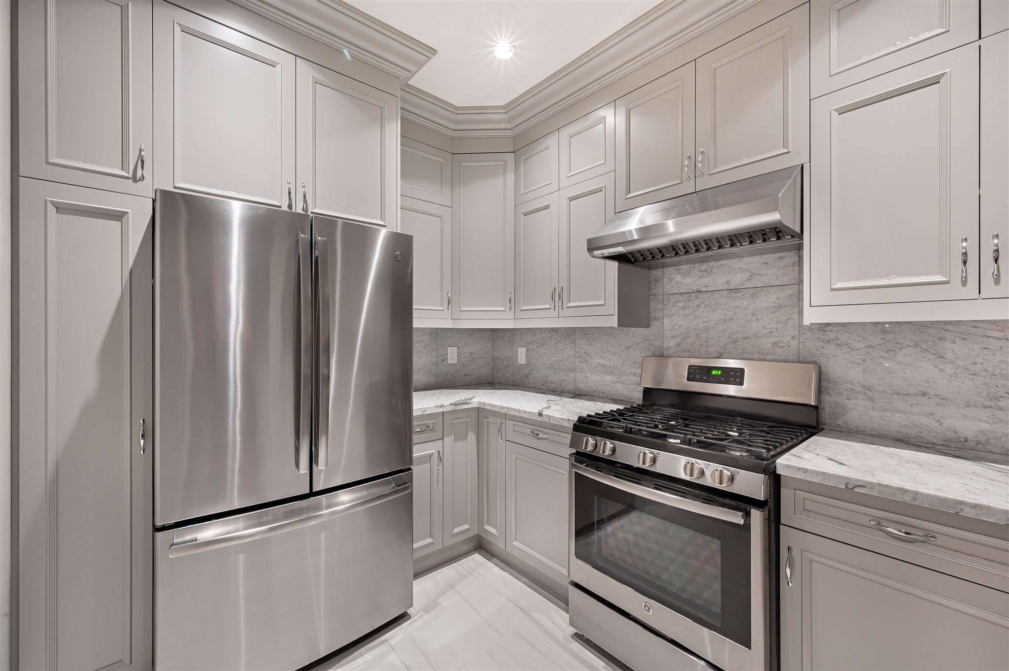 13885 18 Avenue, Surrey, BC, V4A 1W6 - 13