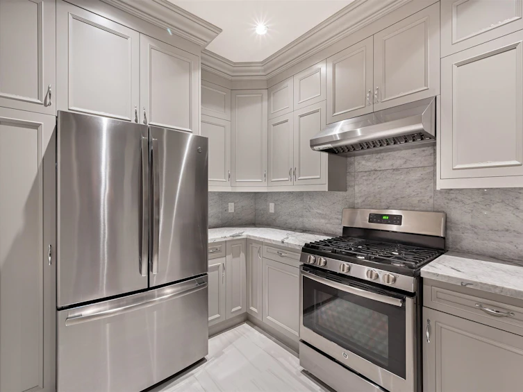 13885 18 Avenue, Surrey, BC, V4A 1W6 - 13