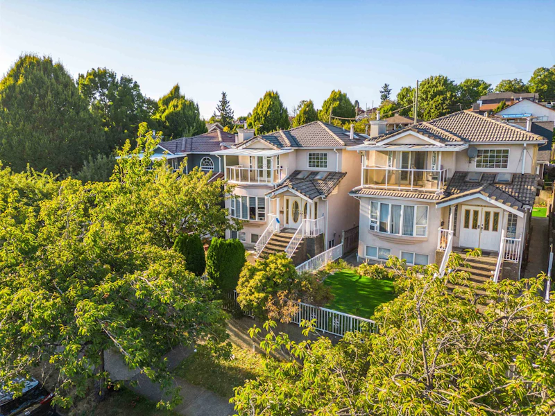 809 E 64th Avenue, Vancouver BC V5X 2N5