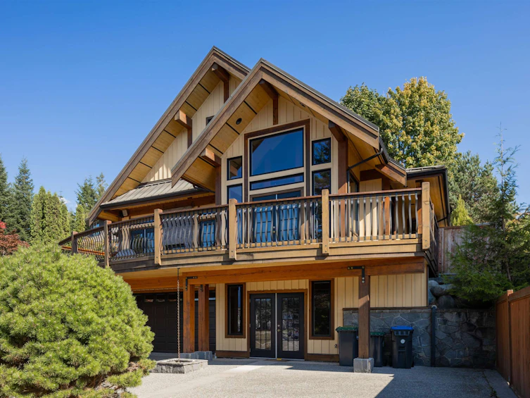 1072 Jay Crescent, Squamish, BC, V8B 0P3