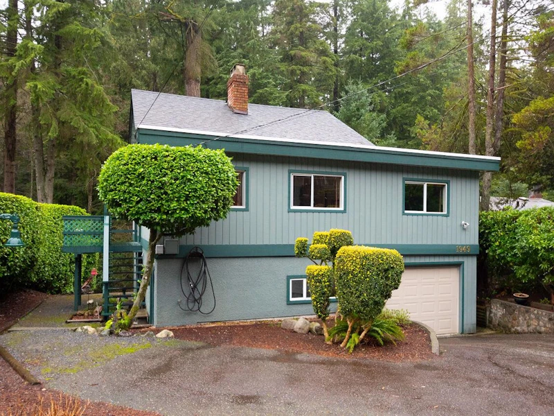 1949 Parkside Lane, North Vancouver BC V7G 1X4