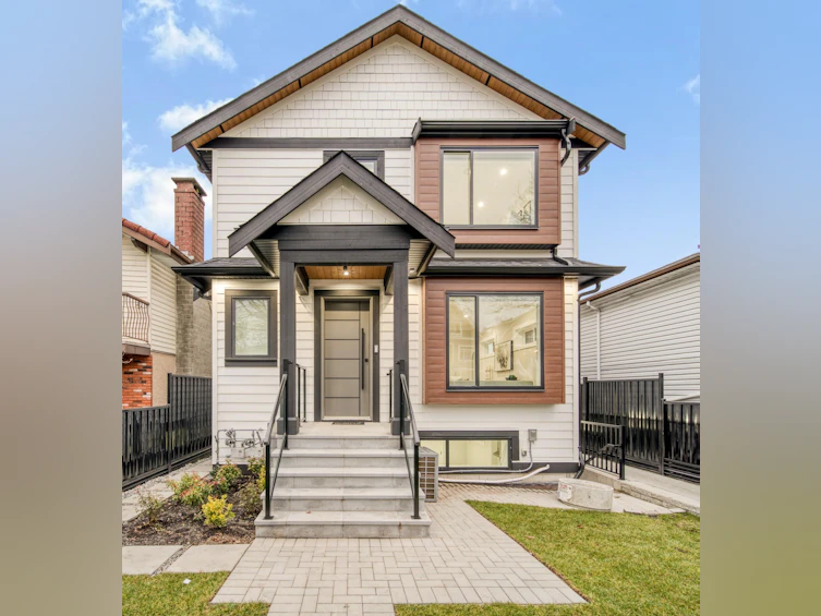 2963 E 2nd Avenue, Vancouver, BC, V5M 1E6