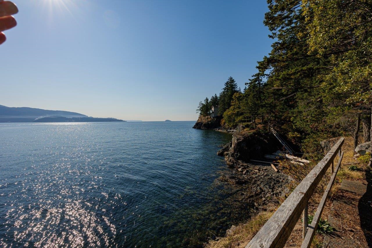 1591 Eagle Cliff Road, Bowen Island, BC, V0N 1G1 - 2
