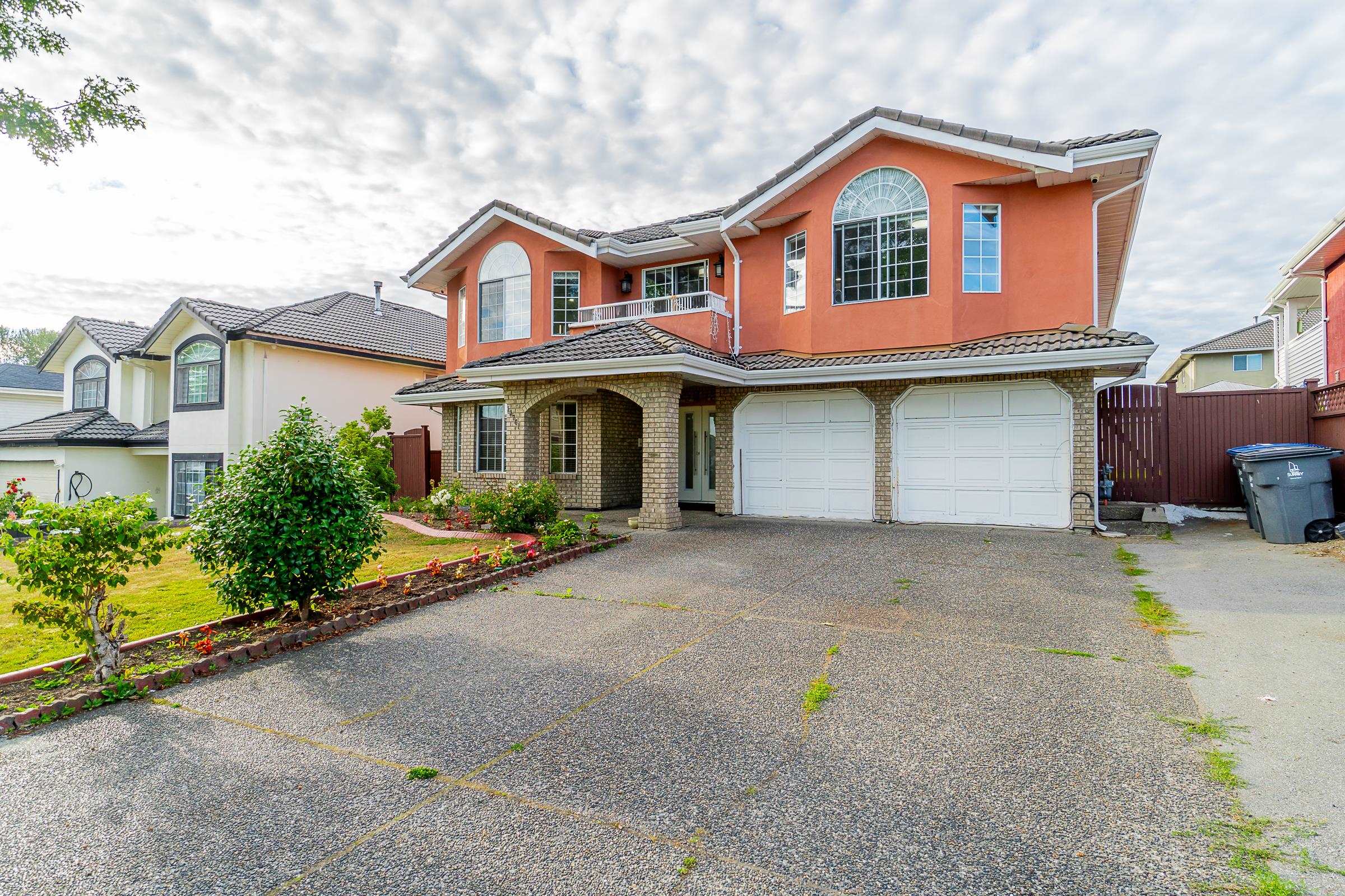 13761 91 Avenue, Surrey, BC, V3V 7Y5