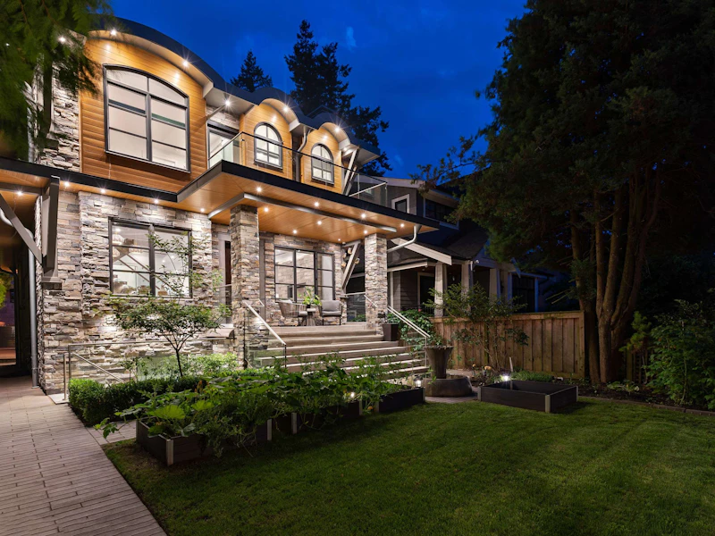 5558 Alma Street, Vancouver BC V6N 1Y1