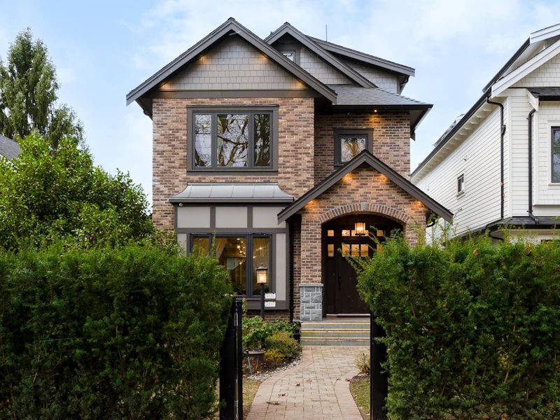 6355 Yew Street, Vancouver BC V6M 3Z3