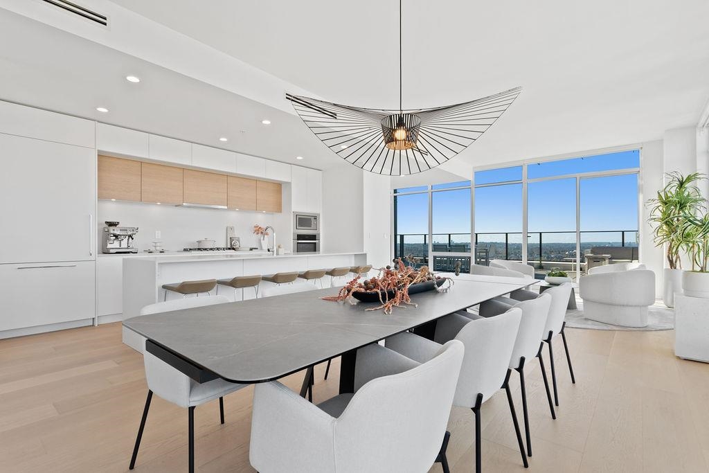 PH12181 Madison Avenue, Burnaby, BC, Apt/Condo For Sale REW