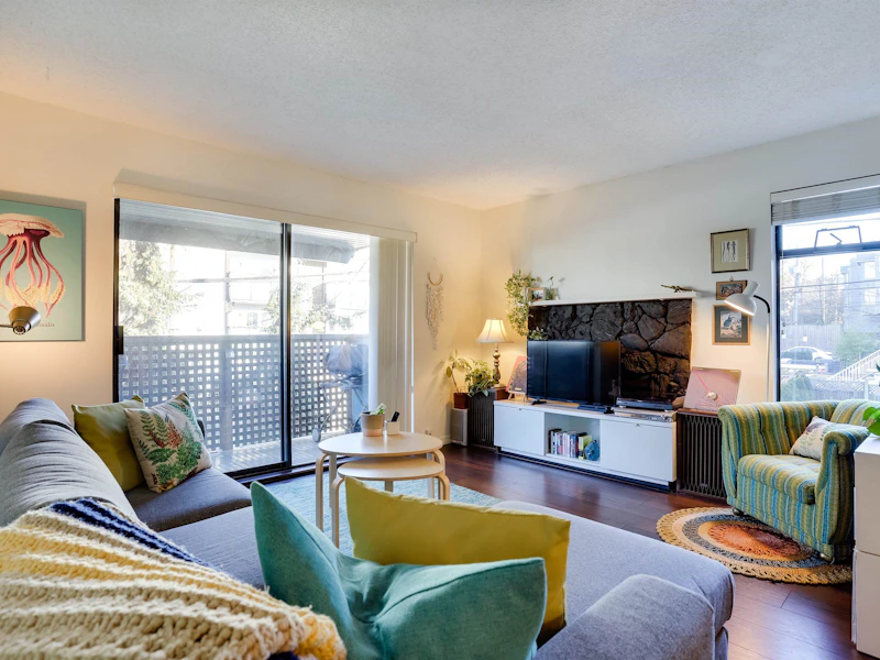 303 - 2215 Dundas Street, Vancouver BC V5L 1J9