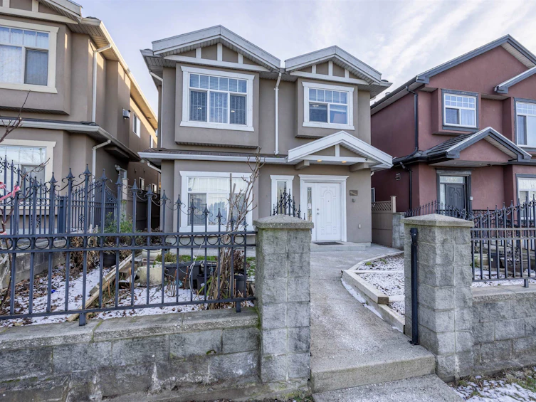 7638 Main Street, Vancouver, BC, V5X 3K3