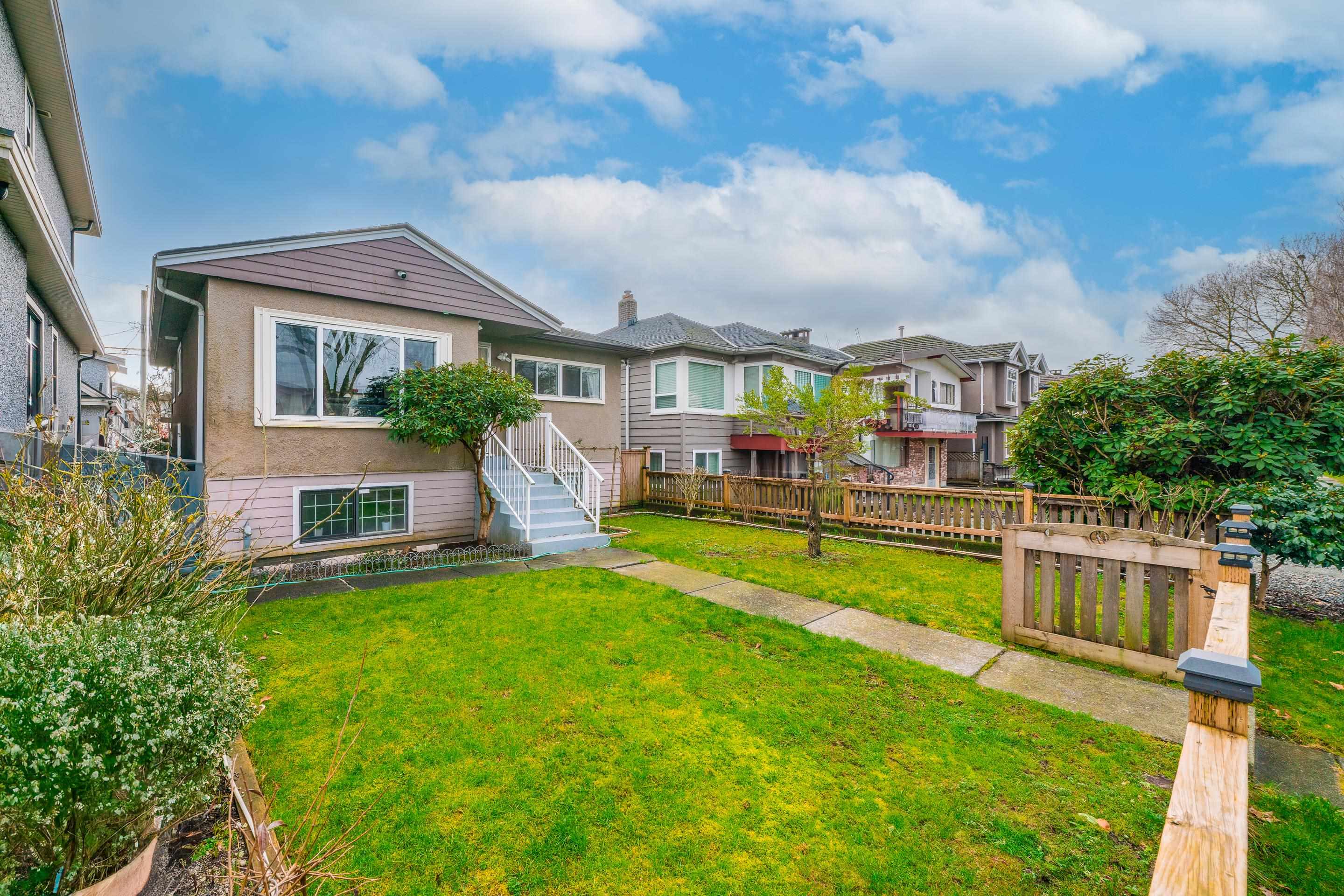 3282 Parker Street, Vancouver, BC, V5K 2V8