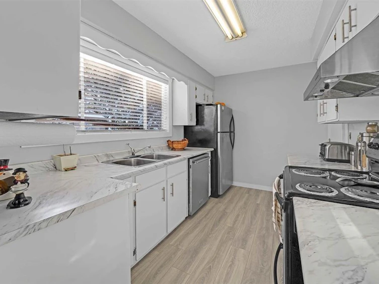 32064 Joyce Avenue, Abbotsford, BC, V2T 1B7 - 6