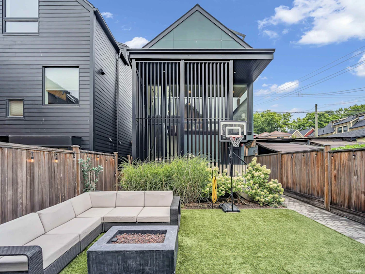 525 Union Street, Vancouver, BC, V6A 2B7