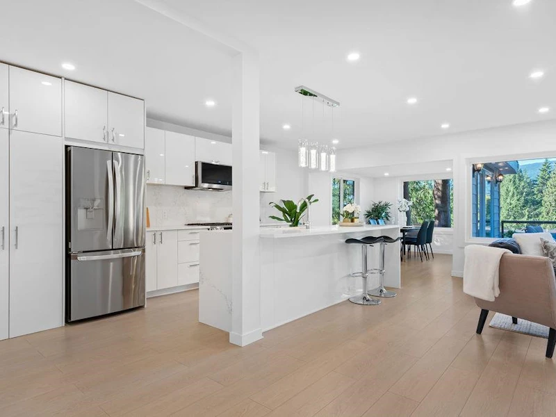 4563 Cedarcrest Avenue, North Vancouver BC V7R 3R2