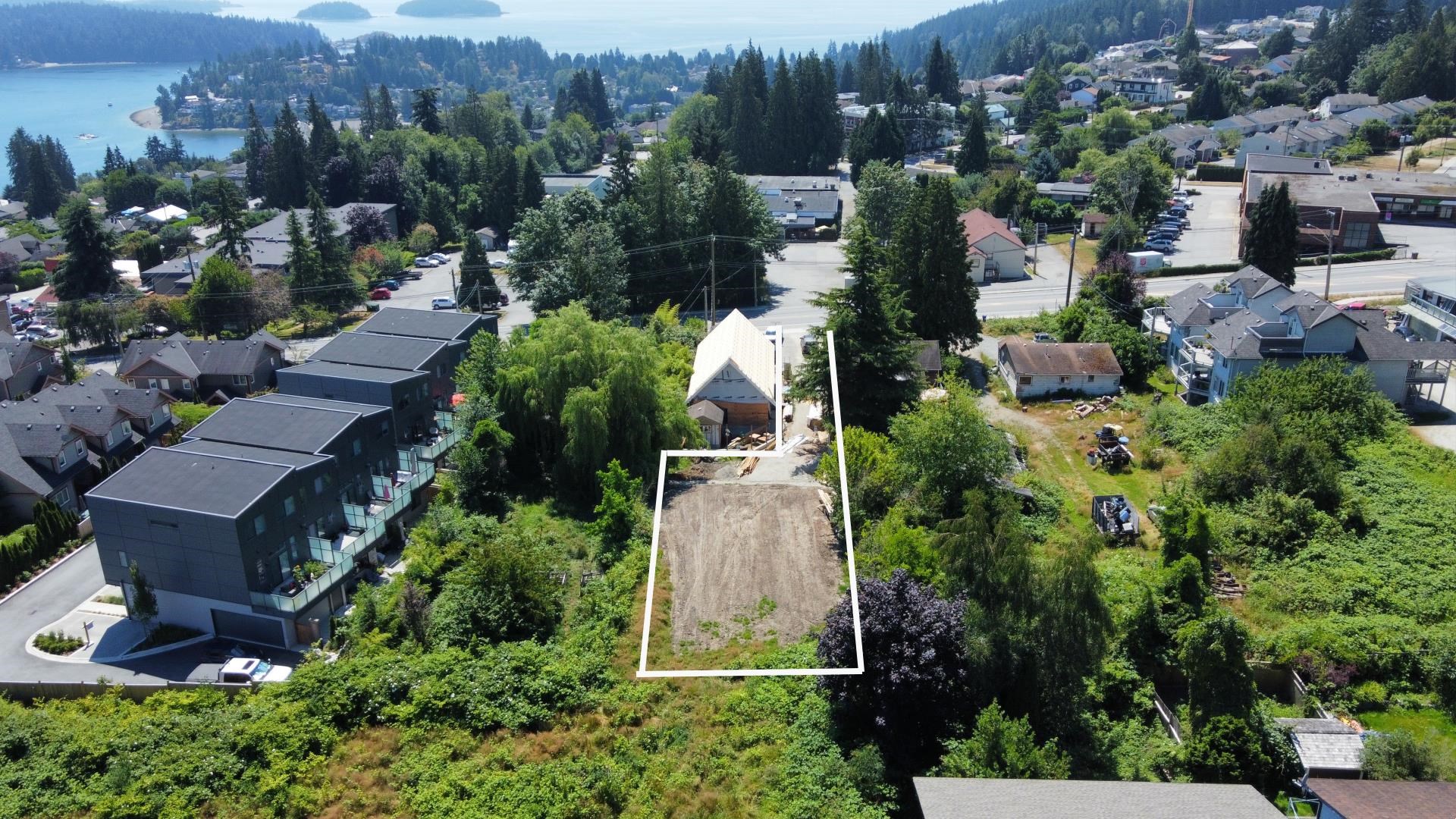 746 Gibsons Way, Gibsons, BC, V0N 1V9