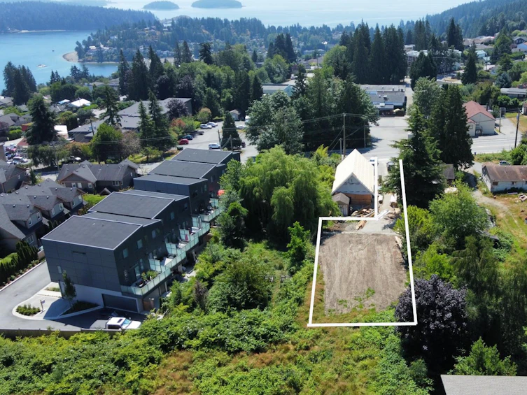 746 Gibsons Way, Gibsons, BC, V0N 1V9