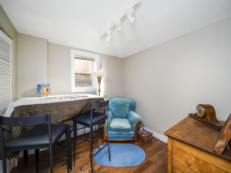 21 Glynde Avenue, Burnaby, BC, V5B 3J3 - 14