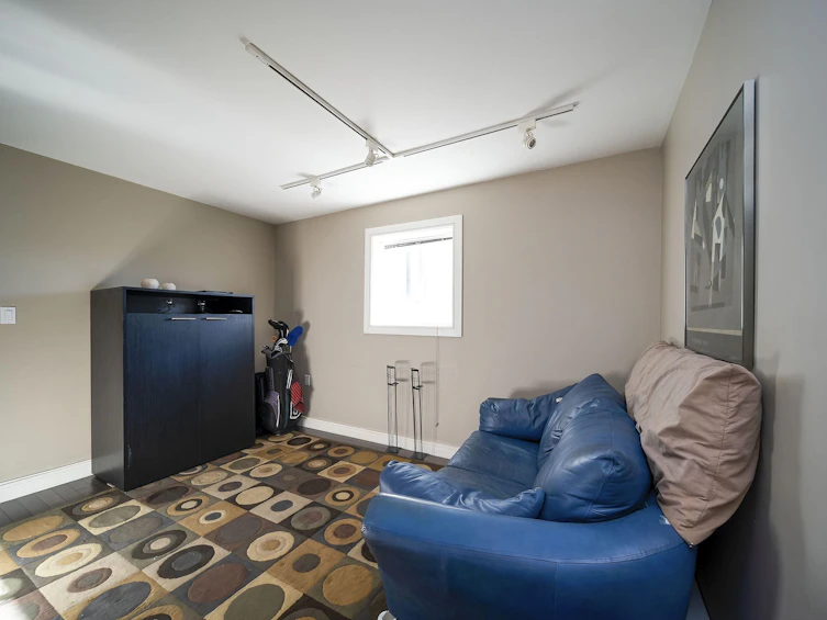 21 Glynde Avenue, Burnaby, BC, V5B 3J3 - 15