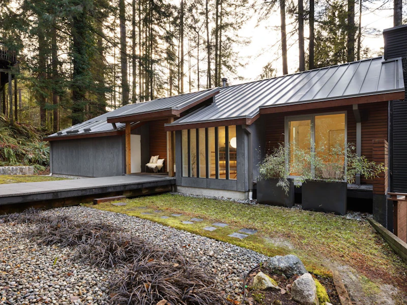 3995 Capilano Road, North Vancouver BC V7R 4J3
