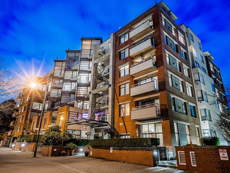 105 - 2228 Marstrand Avenue, Vancouver BC V6K 4T1