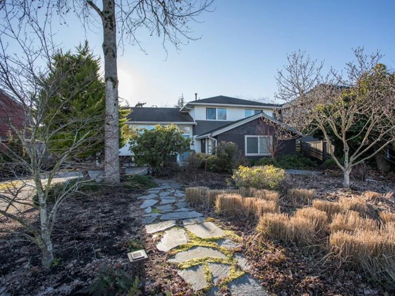 8431 Fairway Road, Richmond BC V7C 1Y5
