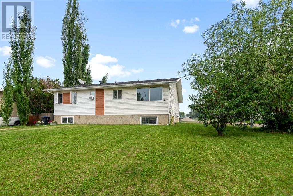 71 Westview Drive, Sylvan Lake, AB, T4S 1H8