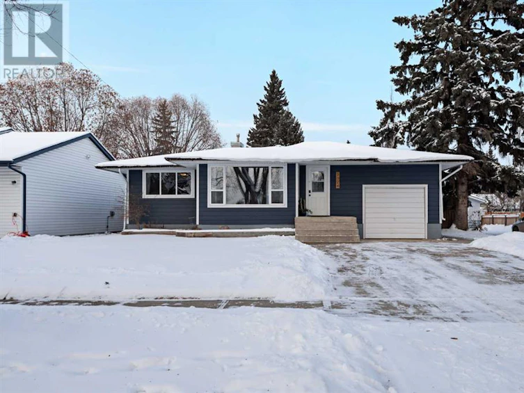 5624 49 Avenue, Lacombe, AB, T4L 1M8