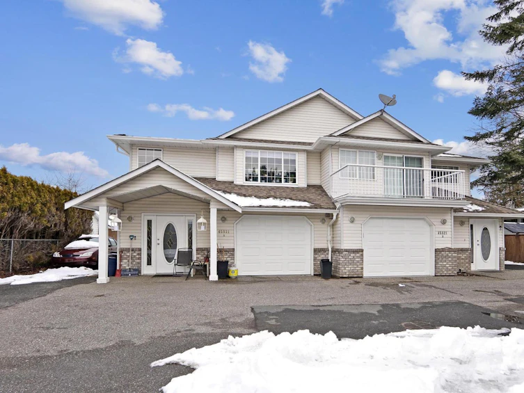 A &-45821 Thomas Road, Chilliwack, BC, V2R 1B8