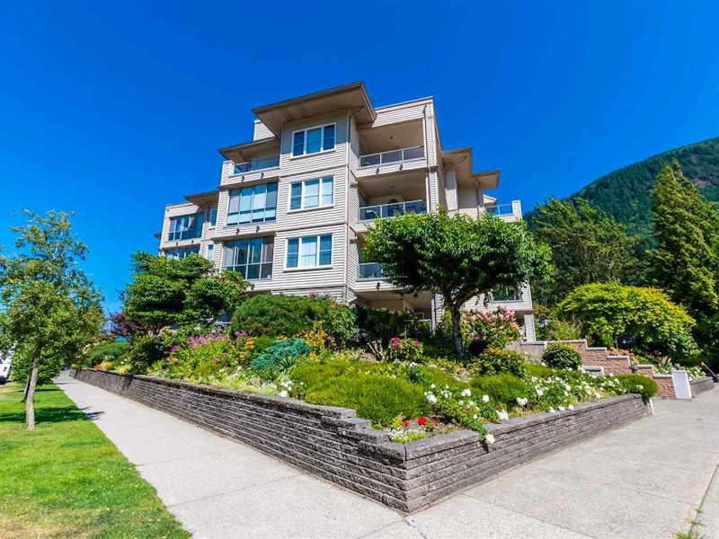305 - 410 Esplanade Avenue, Harrison Hot Springs BC V0M 1A3