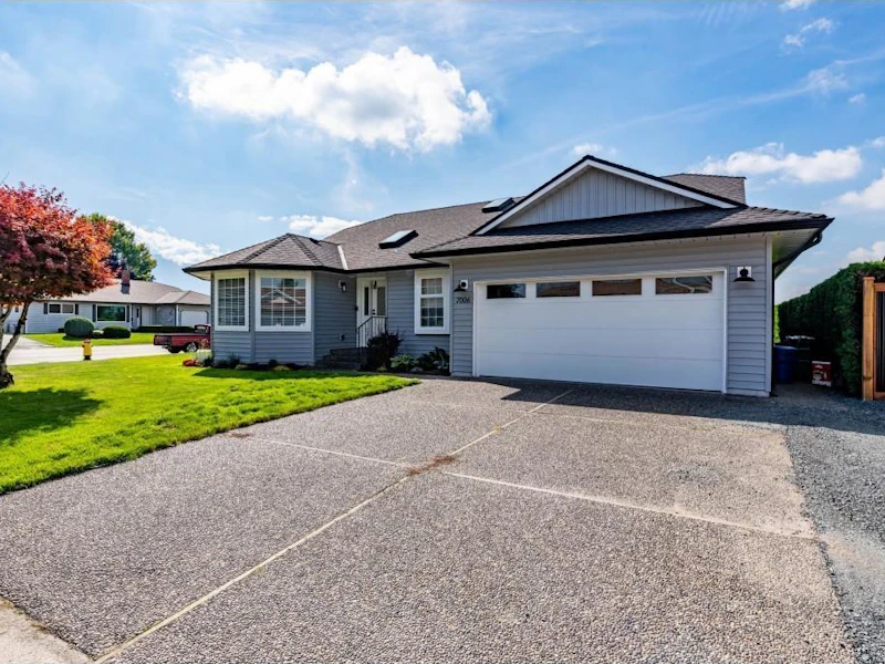 7006 Coach Lamp Drive, Chilliwack BC V2R 2V4