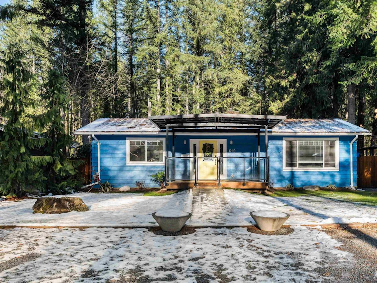 612 Mountain View Road, Cultus Lake, BC, V2R 4Z5