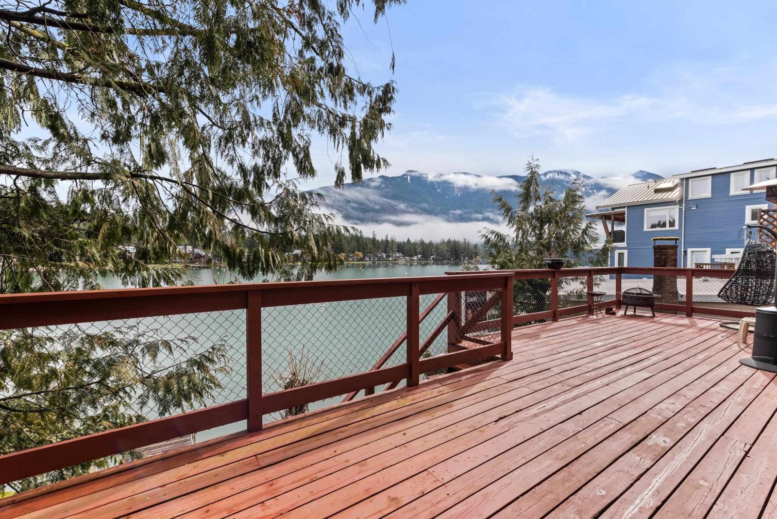 36 Lakeshore Drive, Cultus Lake, BC, V2R 5A1